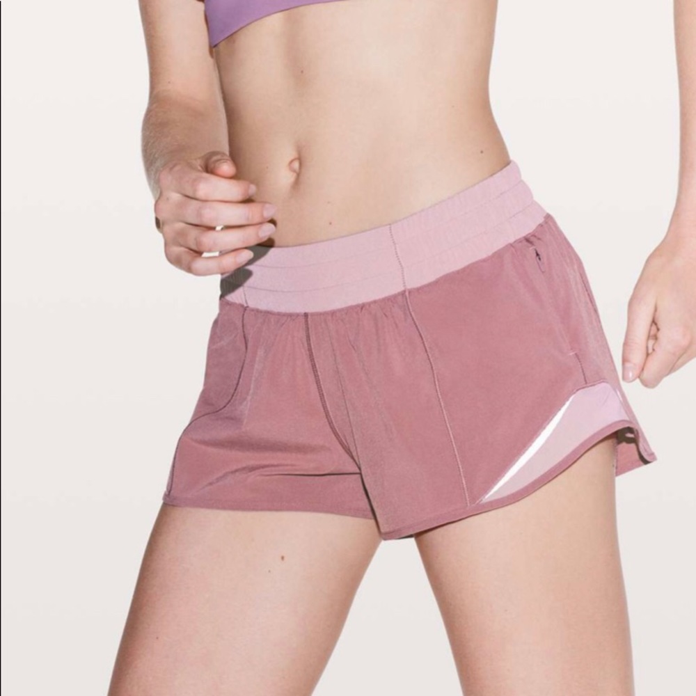 Lululemon Hotty Hot Short 2.5” in Figue/Rose Blush